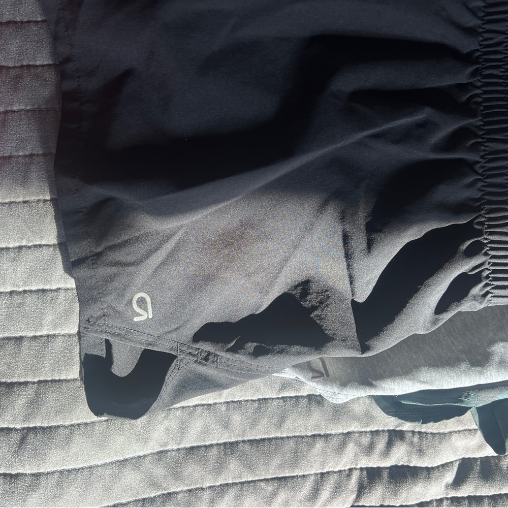 Women’s GAP athletic shorts - Picture 2 of 7